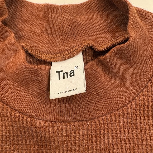 Aritzia - TNA - Thermal Mockneck Cropped Long Sleeve - Picture 3 of 6